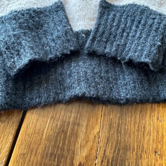 Doe & Rae Sweater, Chunky Striped Oversized Plush V-Neck - Picture 5 of 8